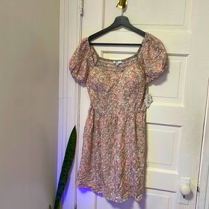 Floral dress with a cute neckline